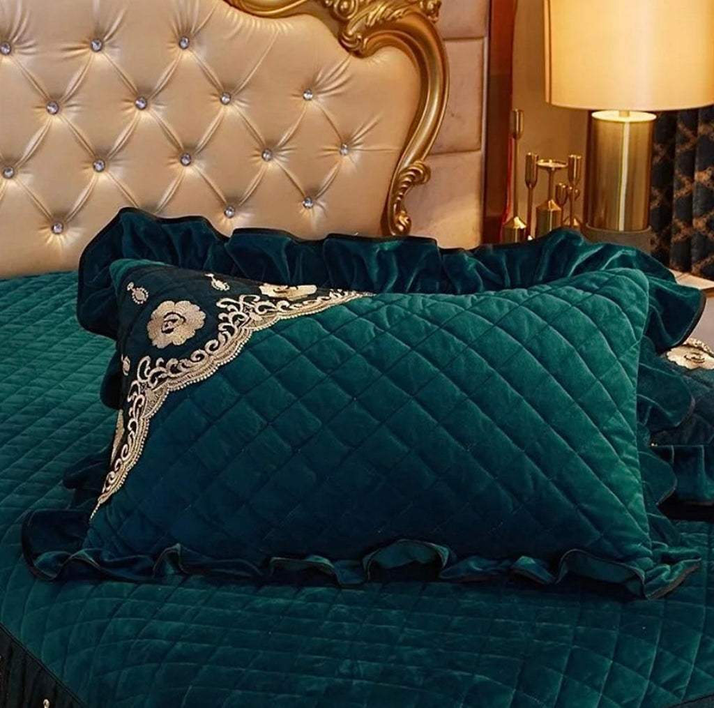 Emerald green velvet duvet cover and pillowcases with layered ruffles and embroidery, elegant luxury bedding LINKORI