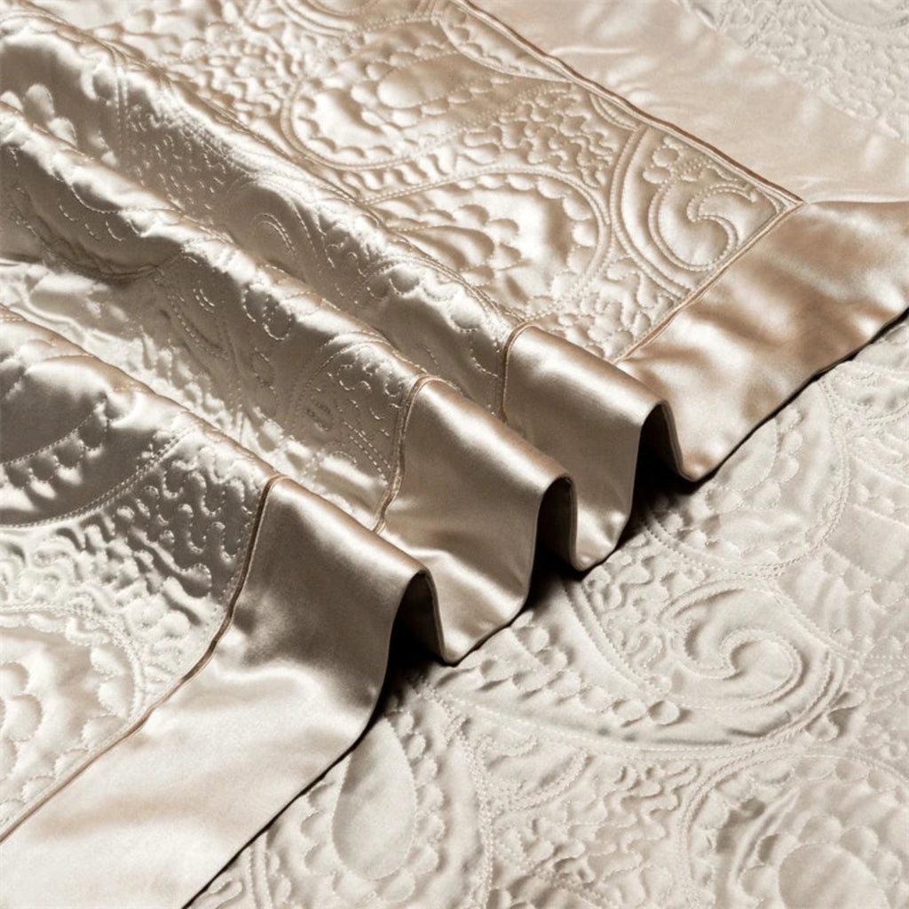 Luxury gold jacquard duvet cover set for quiet luxury bedrooms with timeless paisley design