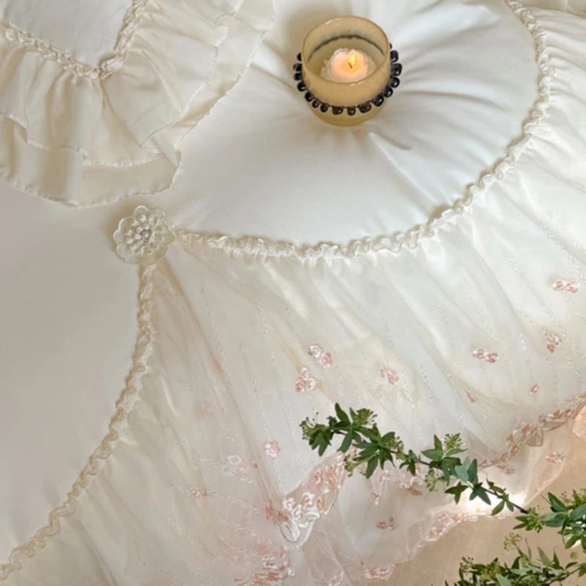 Floral lace and pearl detail macro, white-pink embroidery, scalloped edge — LINKORI Aurace White — neutral bedroom