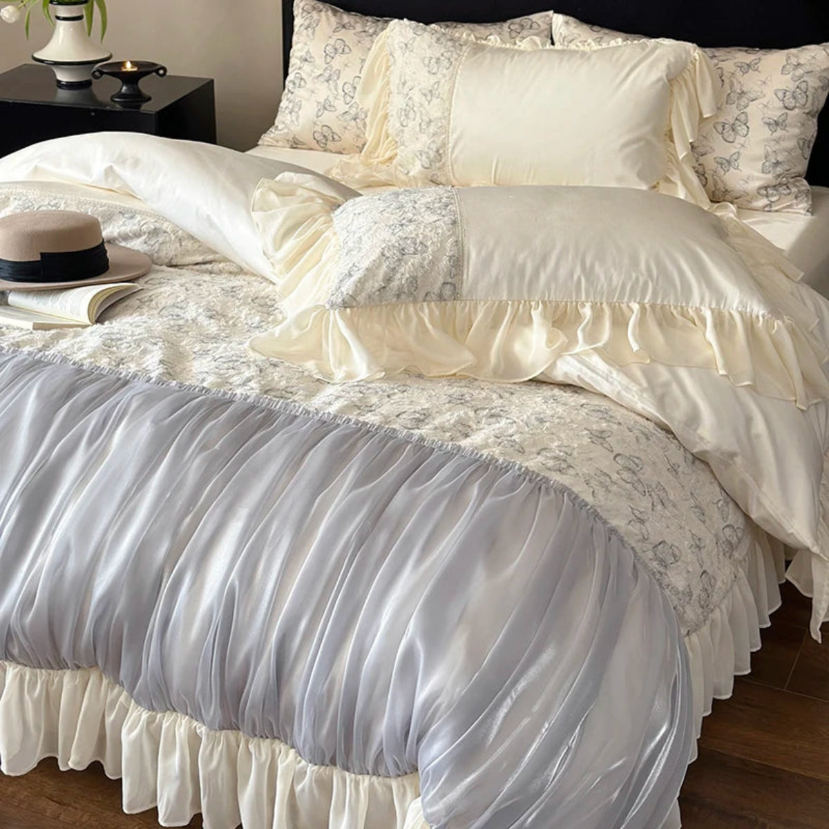 Ivory butterfly ruffled lace bedding set, shimmer lace duvet cover with Egyptian cotton, styled in vintage bedroom – LINKORI Bluxelace