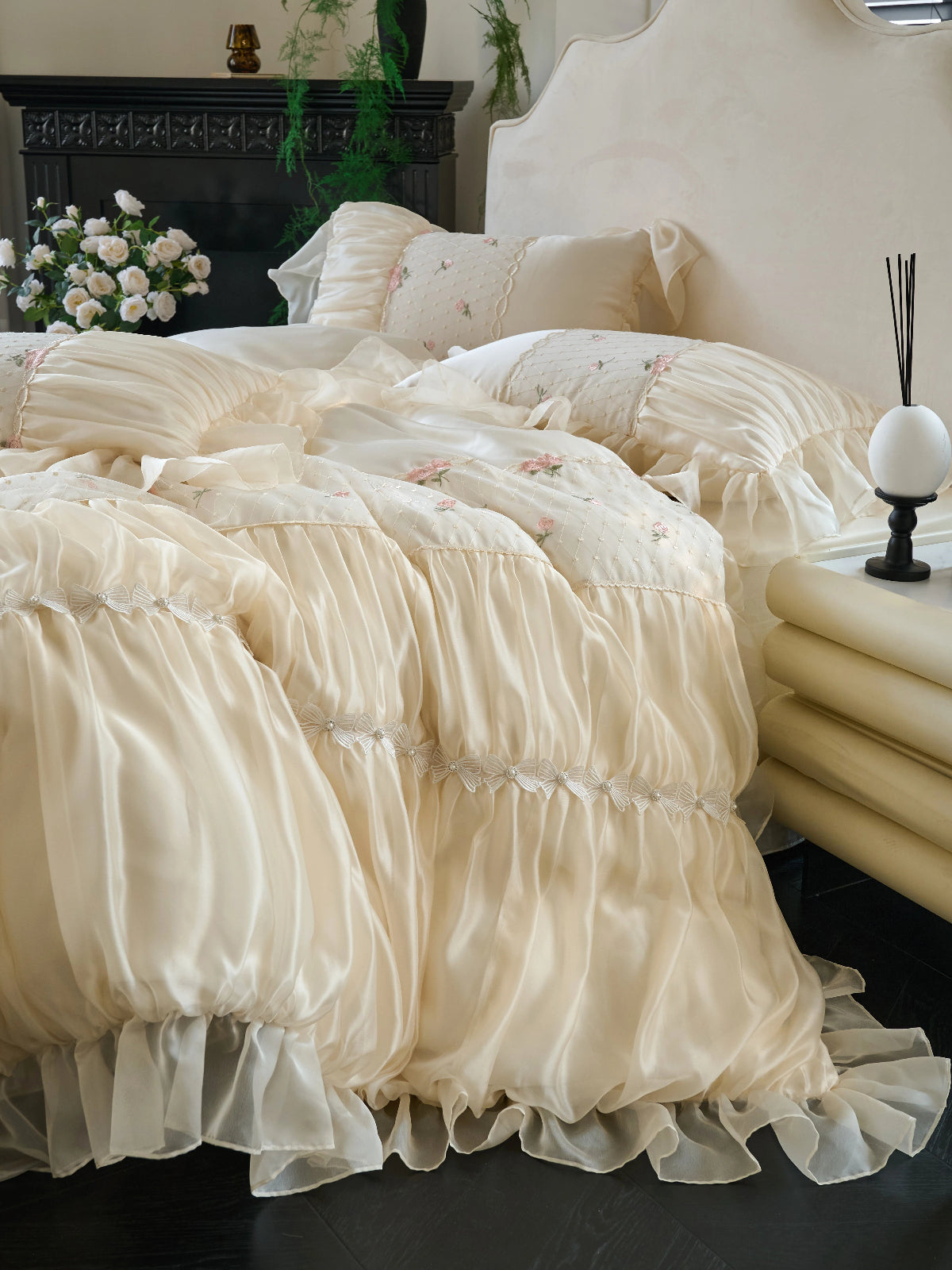 Princess room lace bedding detail — ivory ruffles, lace-trim pillow shams, floral embroidery, 100% cotton twill coquette/princess style, LINKORI Rubylace Ivory