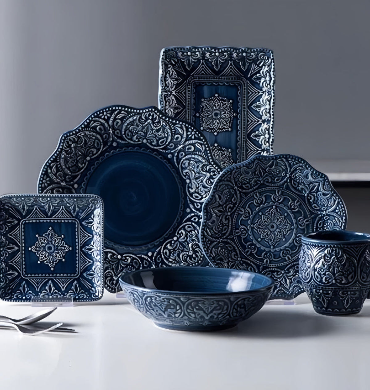 100% Ceramic Luxury Dinnerware Set – Deep Blue Patterned Plates, Microwave & Dishwasher Safe | LINKORI Gratique