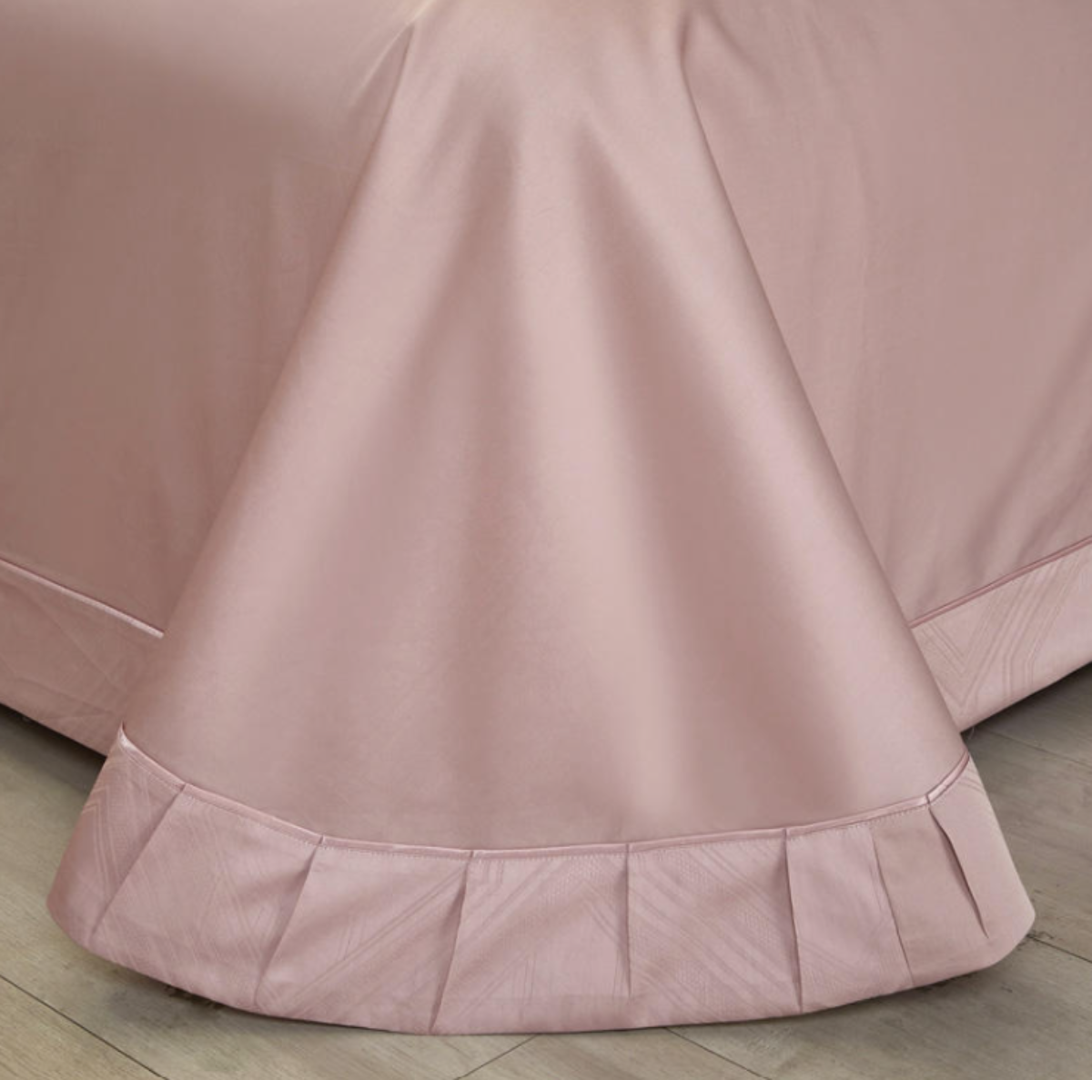 Pink flat sheet corner detail – crisp piped edge on 800 thread count Egyptian cotton for structured modern bedding | LINKORI, sheet close-up