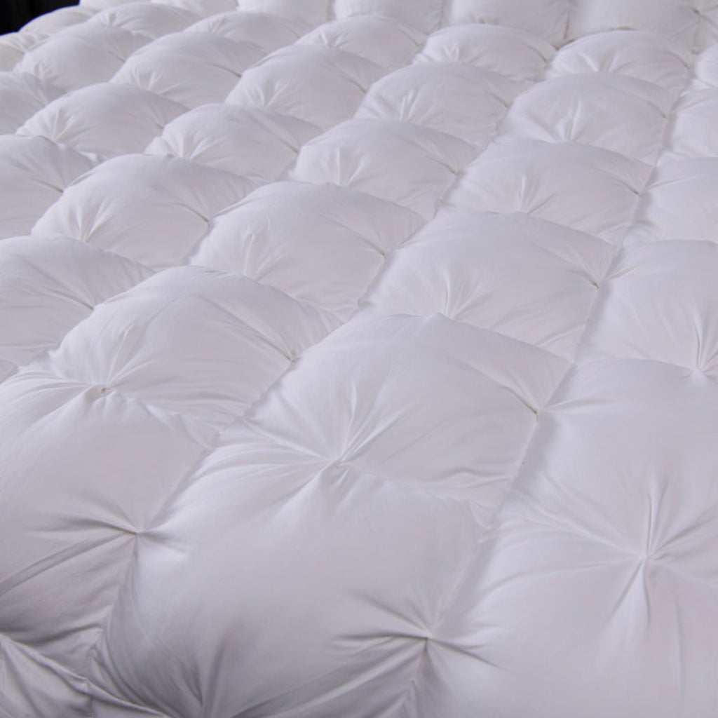 Sculptural quilt pattern on luxury white goose down comforter – hotel-grade elegance with premium cotton shell

