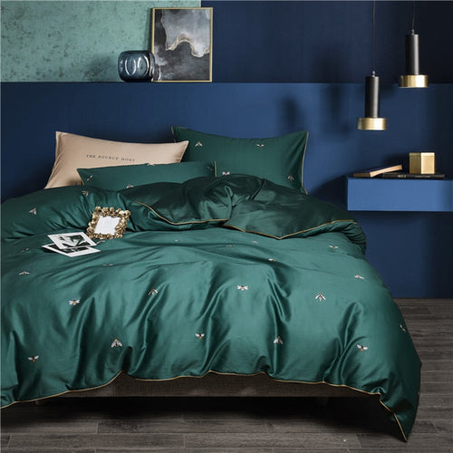 Deep green 4-piece duvet cover set with gold trim and bee embroidery on a luxury bed – LINKORI H. Bee Egyptian cotton bedding

