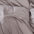 quilted pattern close-up on grey goose down comforter breathable 600+ thread count cotton shell | LINKORI Grey Luxurious