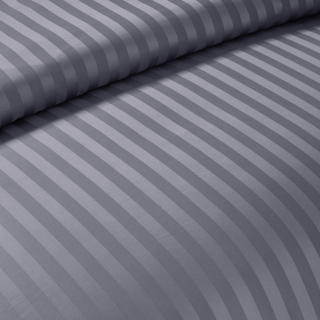 grey stripe pattern Egyptian cotton duvet cover close-up luxury 400TC breathable bedding fabric | LINKORI Gradiol S. Grey