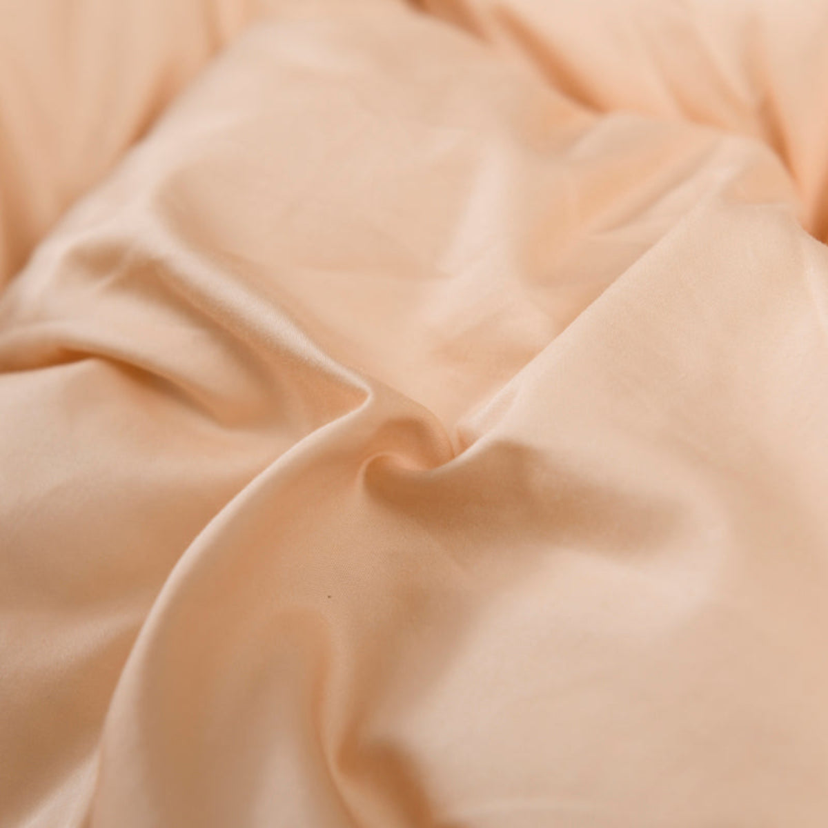 Textural close-up of beige cotton comforter fabric – 600 thread count cotton with silky smooth finish | LINKORI
