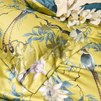 Close-up of floral and bird motif on pillowcase and duvet cover – 100% Egyptian cotton from LINKORI Novenic.