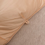 Edge finish of beige goose down comforter – refined seams and premium craftsmanship | LINKORI

