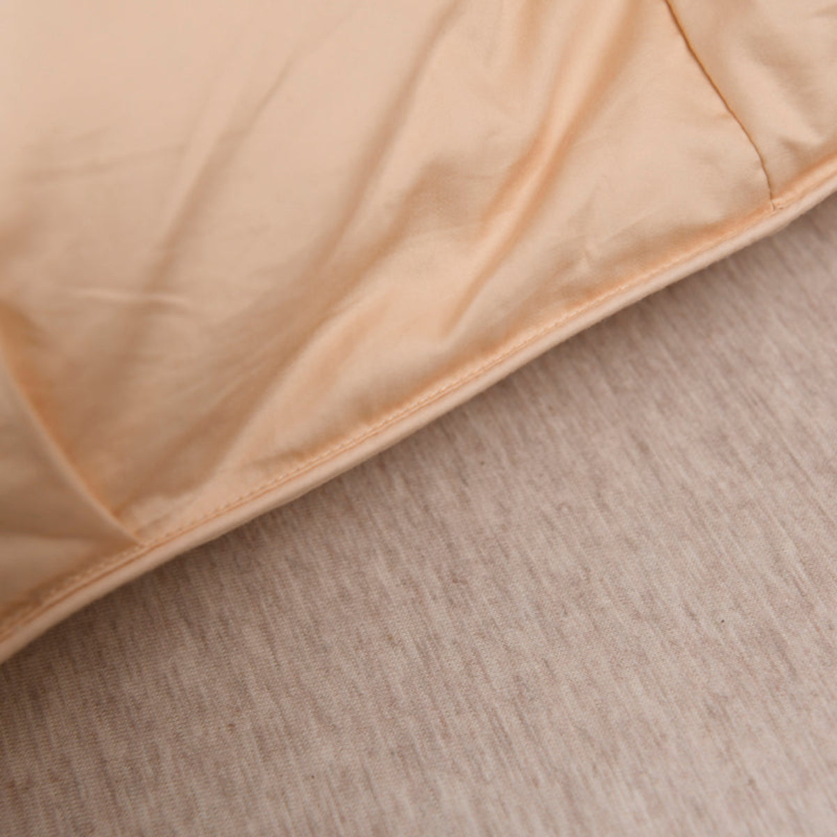 Corner view of quilted comforter showing puffiness and stitching – soft, durable, and elegant | LINKORI