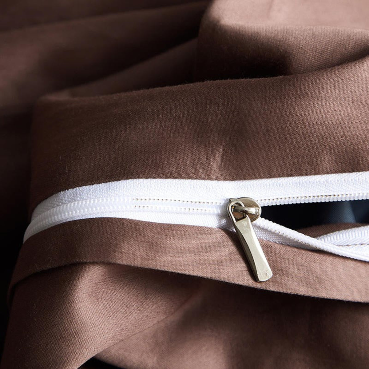 Invisible zipper closure detail on beige Egyptian cotton duvet – secure and sleek design finish