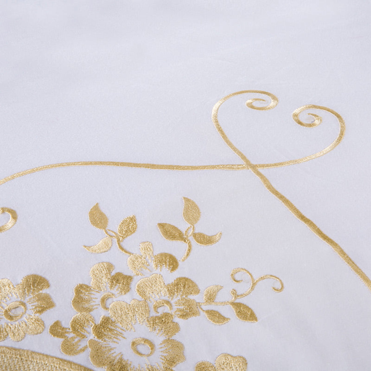 Floral Gold Embroidery with Crown-Like Detailing – LINKORI Artistic Bloom Motif on Luxury Bedding