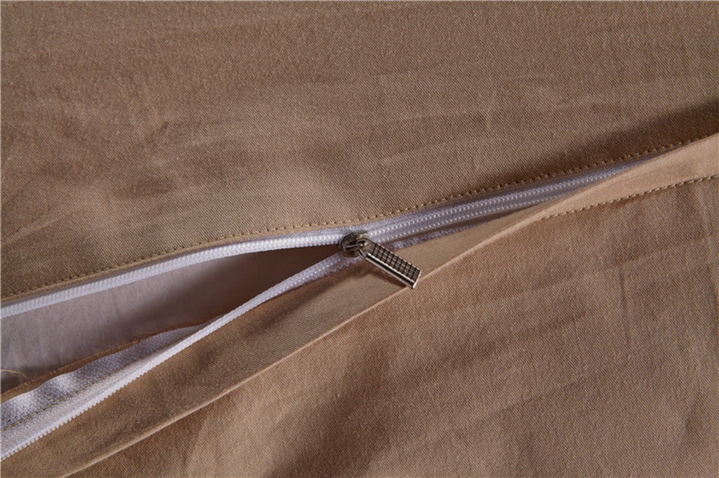 Hidden zipper detail on LINKORI Specto duvet cover – smooth closure integrated into silk cotton fabric