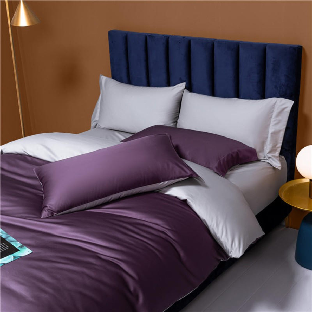 Close-up of reversible purple and lavender Egyptian cotton duvet cover showcasing smooth 800-thread count texture – LINKORI