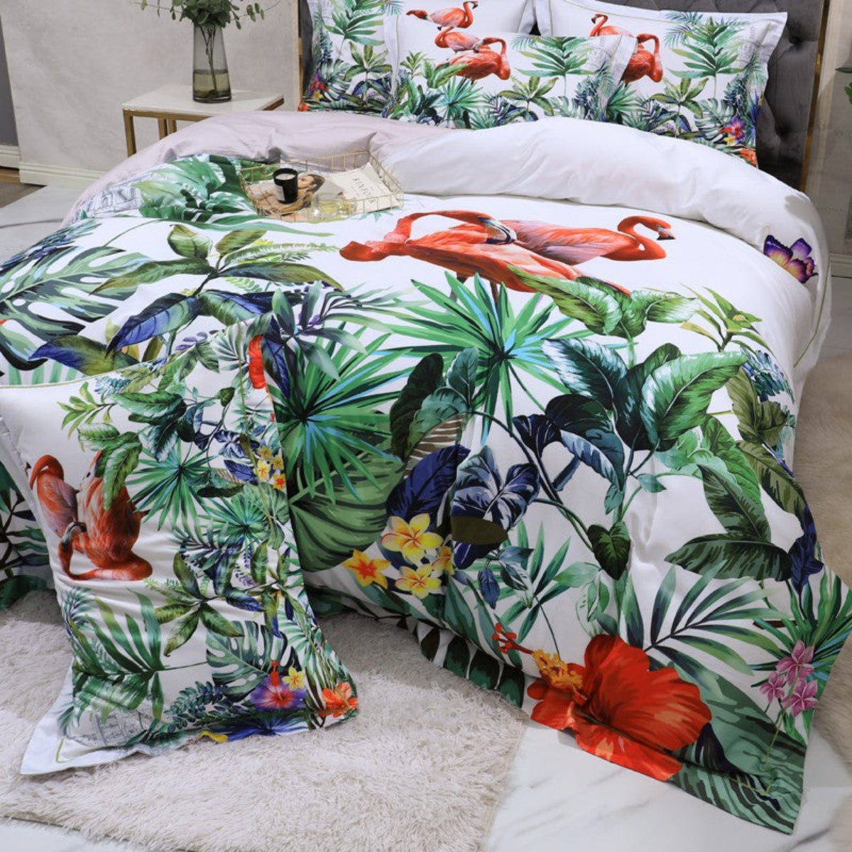 Close-up of jungle botanical pattern on pillowcases and duvet cover – LINKORI Wilife’s vibrant flamingo and greenery motif in detail
