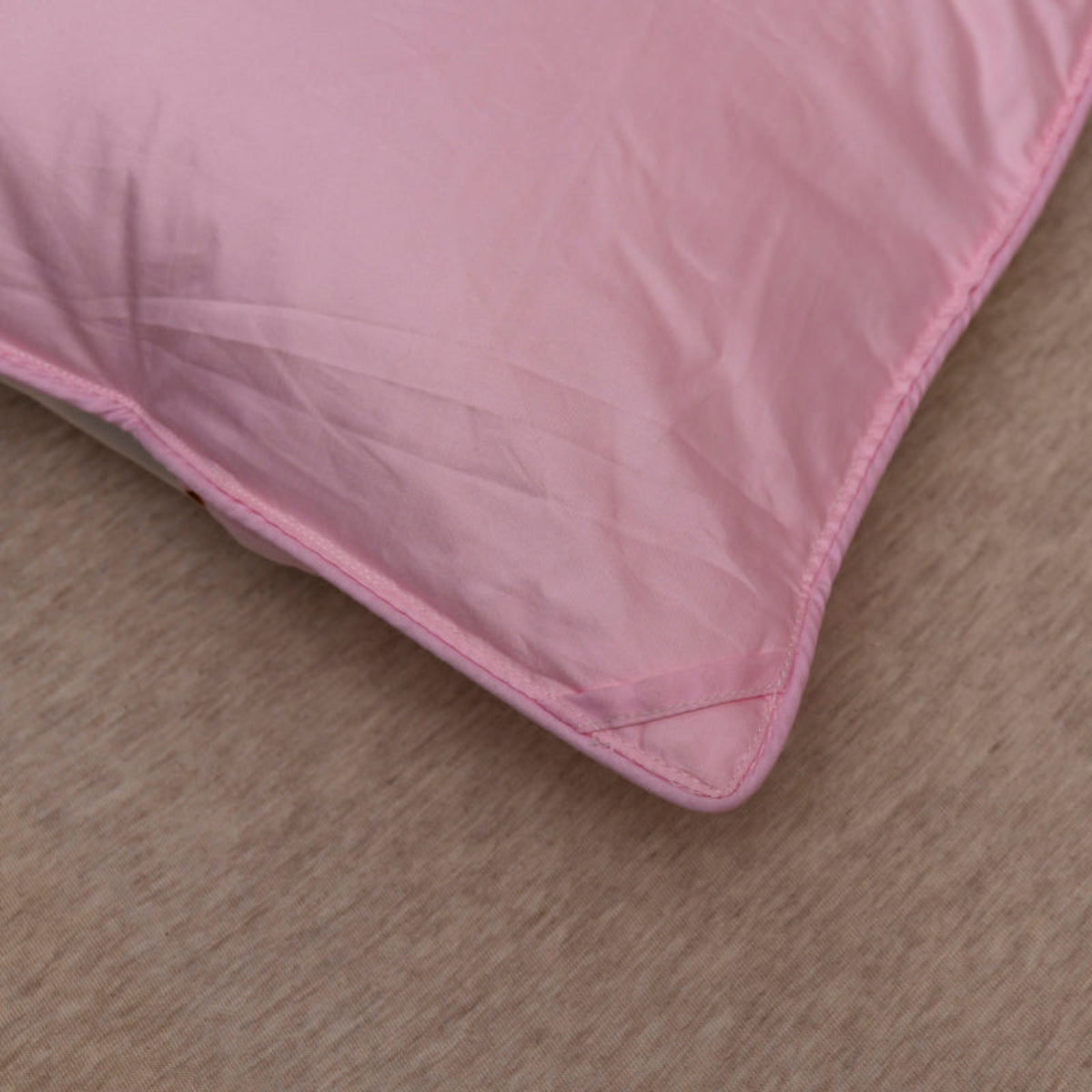 Seam and corner finish – minimal yet structured tailoring in soft pink cotton