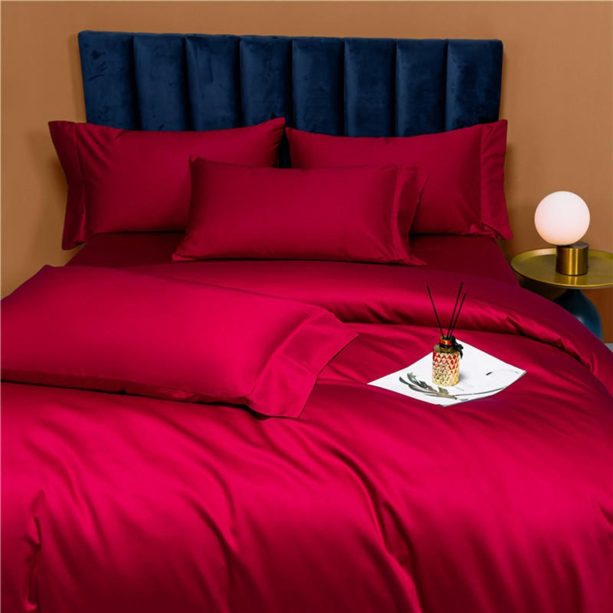 Bold red Egyptian cotton duvet cover set – elegant 4-piece bedding for modern classic bedrooms and luxury home decor