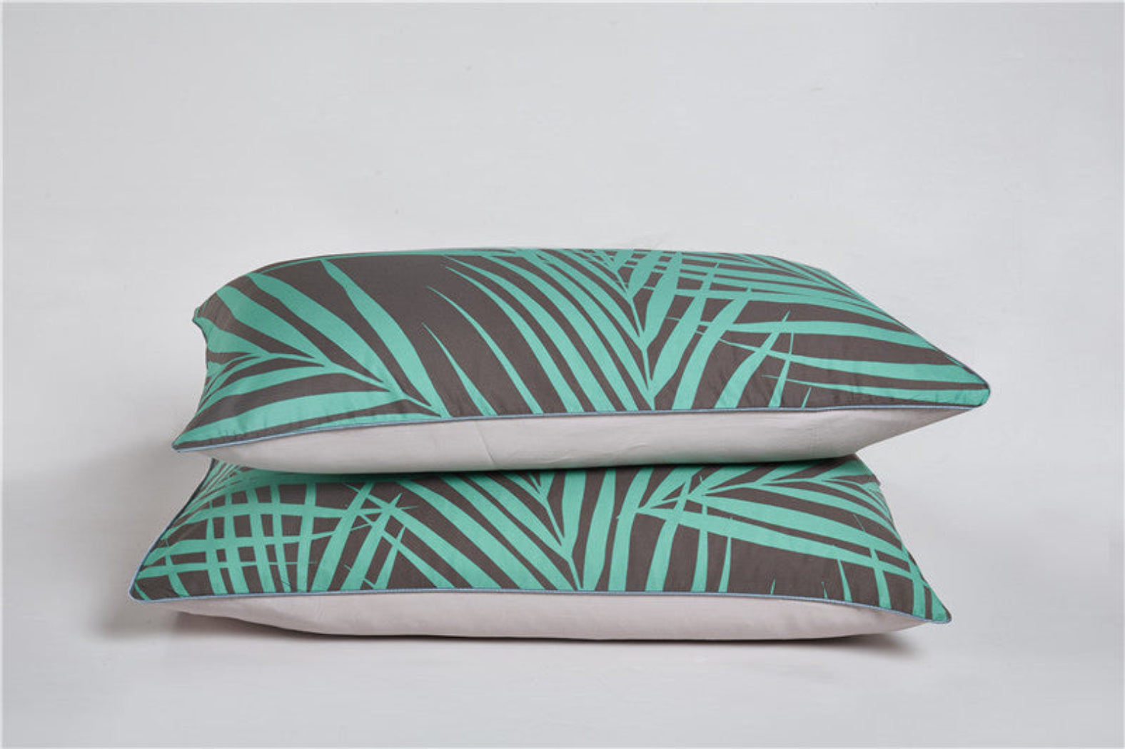 Pair of Botanical Print Pillowcases in Green on Brown Cotton – LINKORI Greenilde Pillow Set
