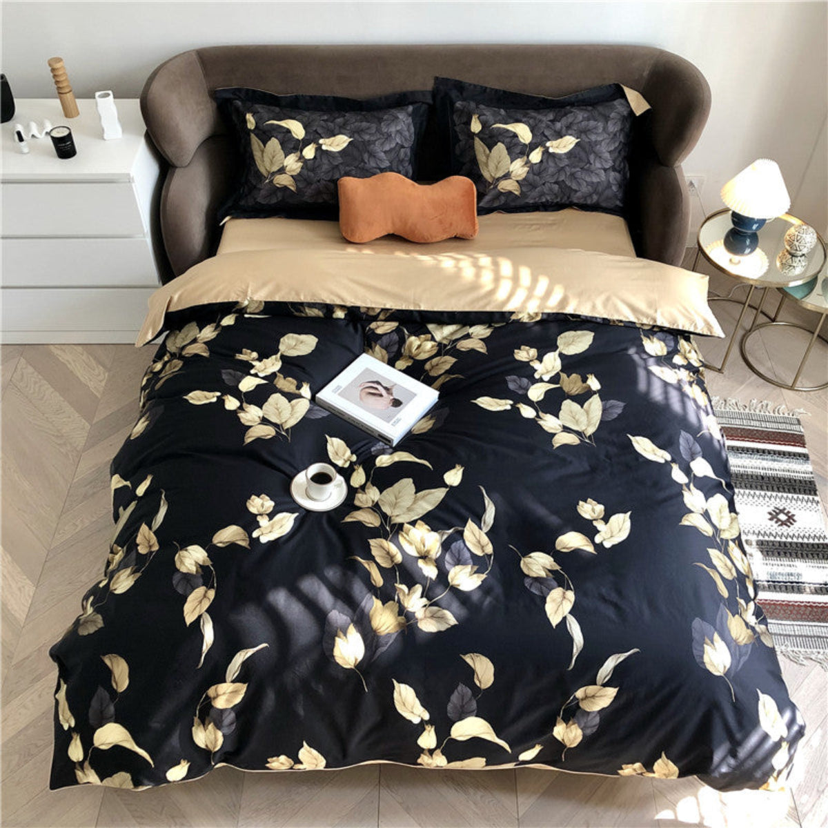 Luxury black bedding with golden leaf pattern – breathable 500TC Egyptian cotton duvet cover set for stylish and nature-inspired interiors

