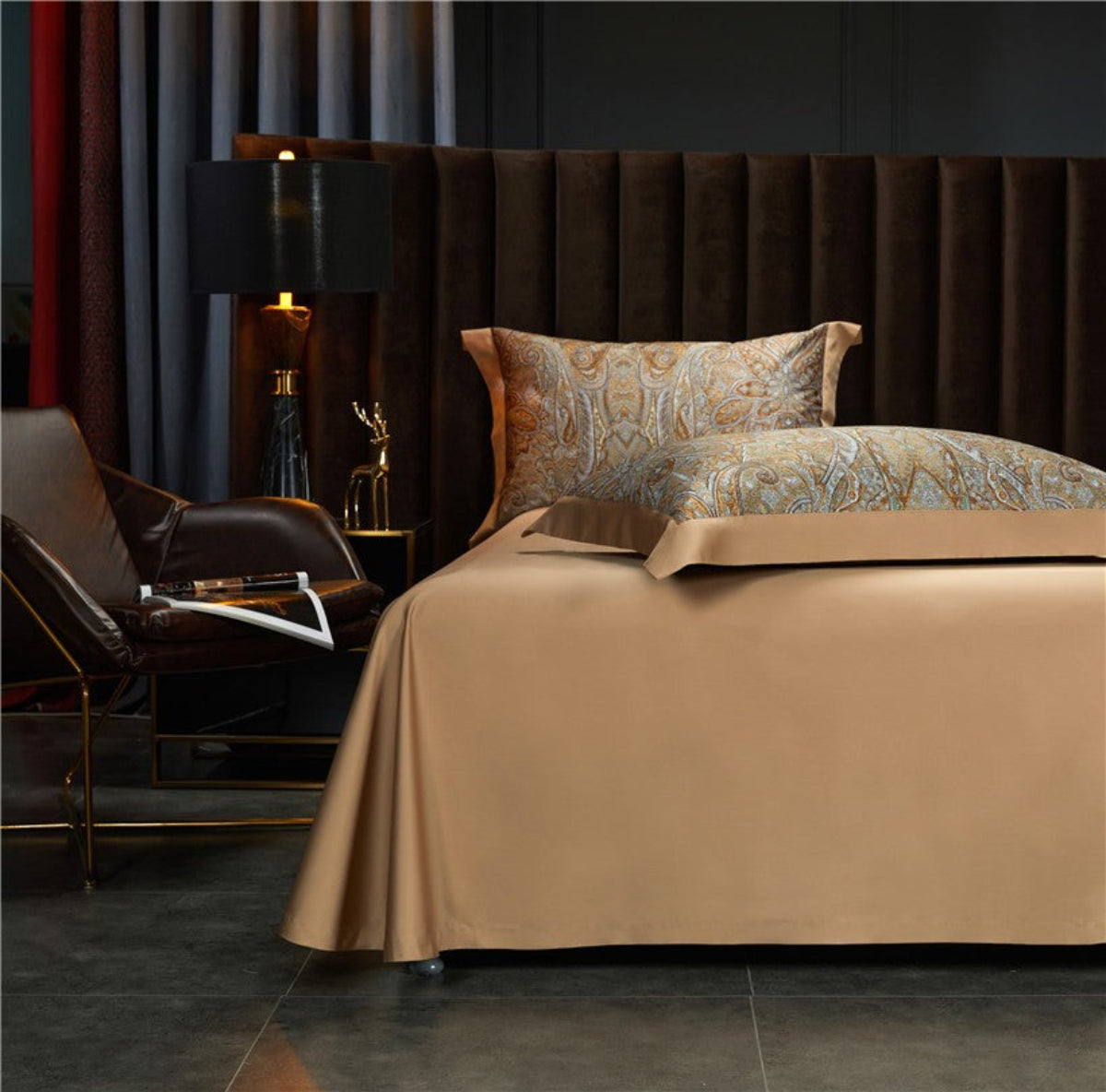 Beige Gold Pillow Set on Flat Sheet – Classic Jacquard Pattern in Soft Neutral Tones