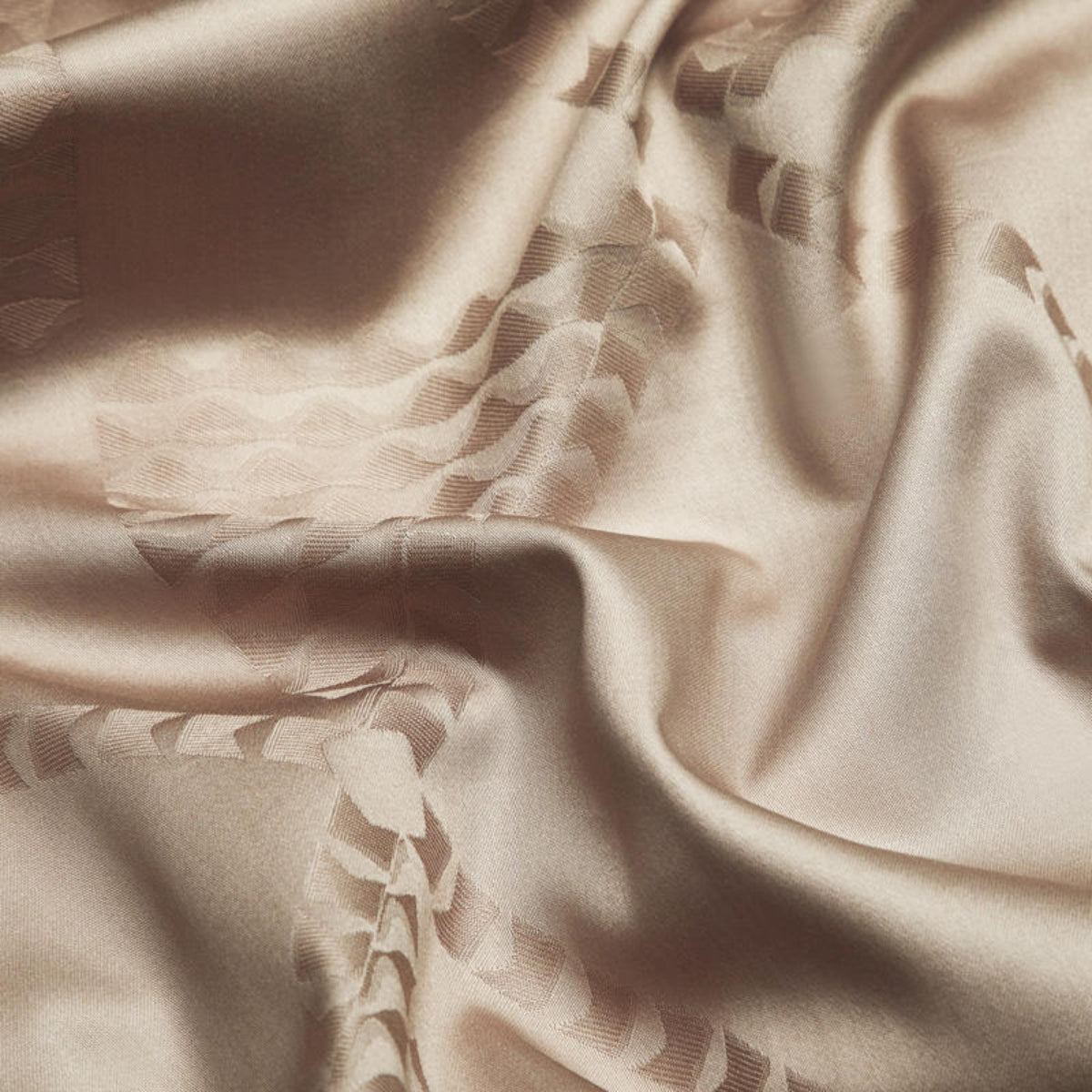 Soft close-up of Egyptian cotton fabric showcasing breathable weave and smooth 800 thread count finish | LINKORI Glotia