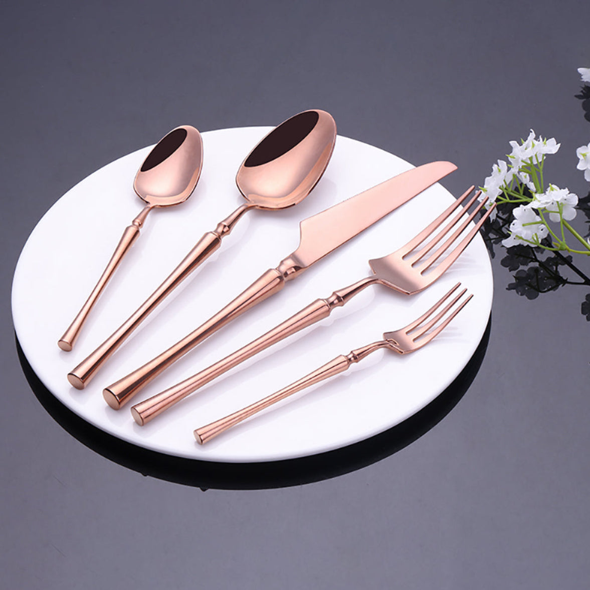 Shimmering mirror-polished rose gold flatware set – high-gloss stainless steel dining utensils from LINKORI Lilla