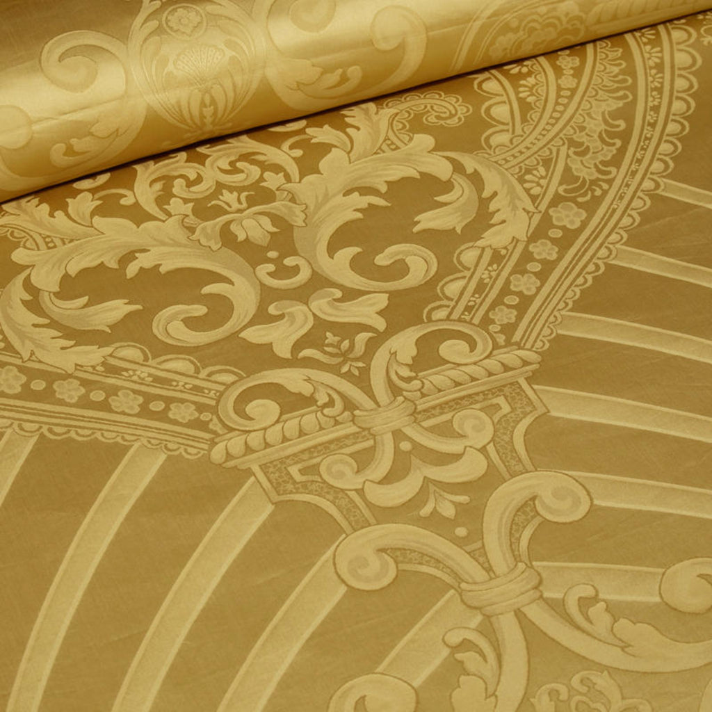 Detailed view of baroque-style golden jacquard pattern on Egyptian cotton duvet cover – LINKORI Blangdra