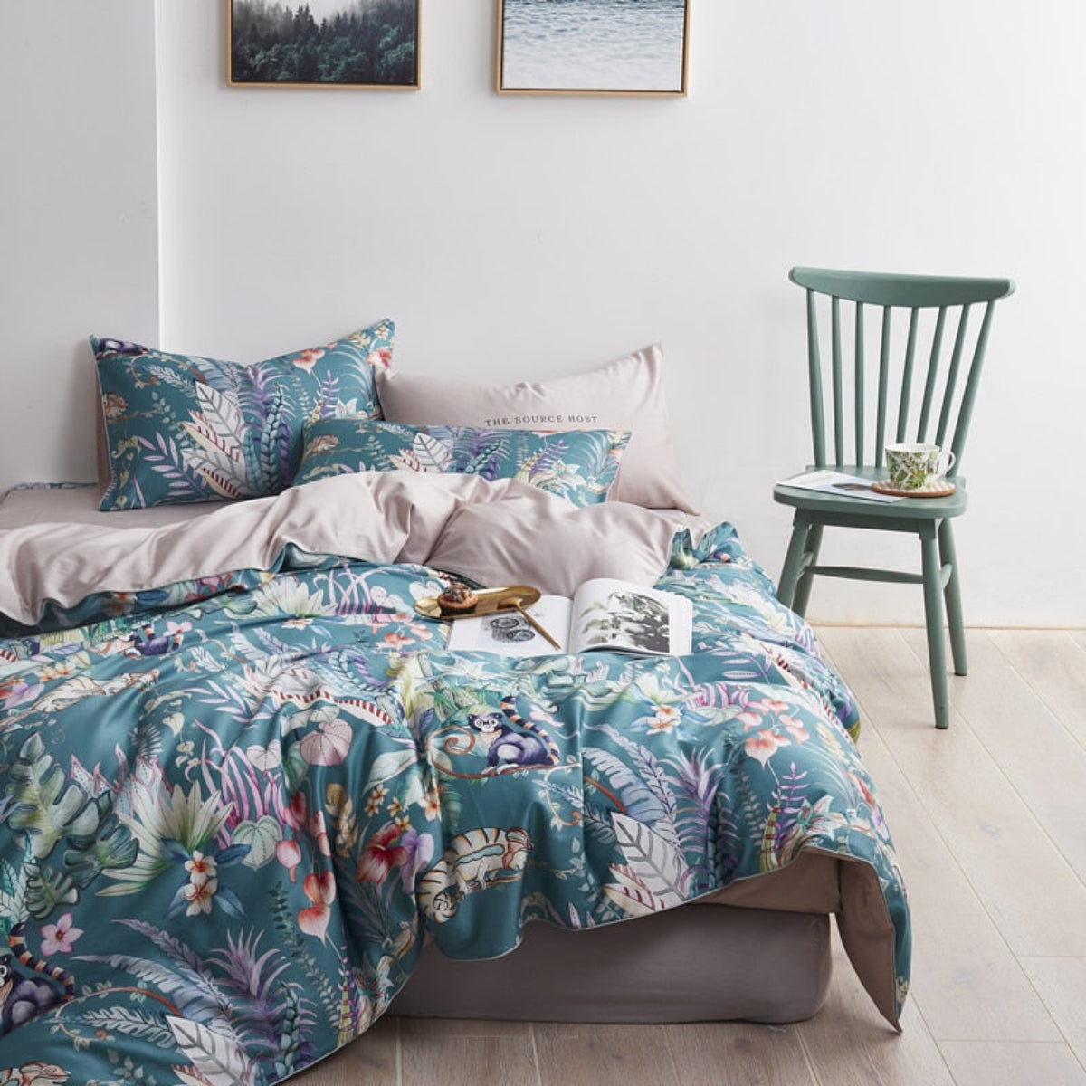 Front view of 4-piece duvet cover set in jungle-themed blue and beige – featuring koalas, florals, and coral illustrations | LINKORI Blumer
