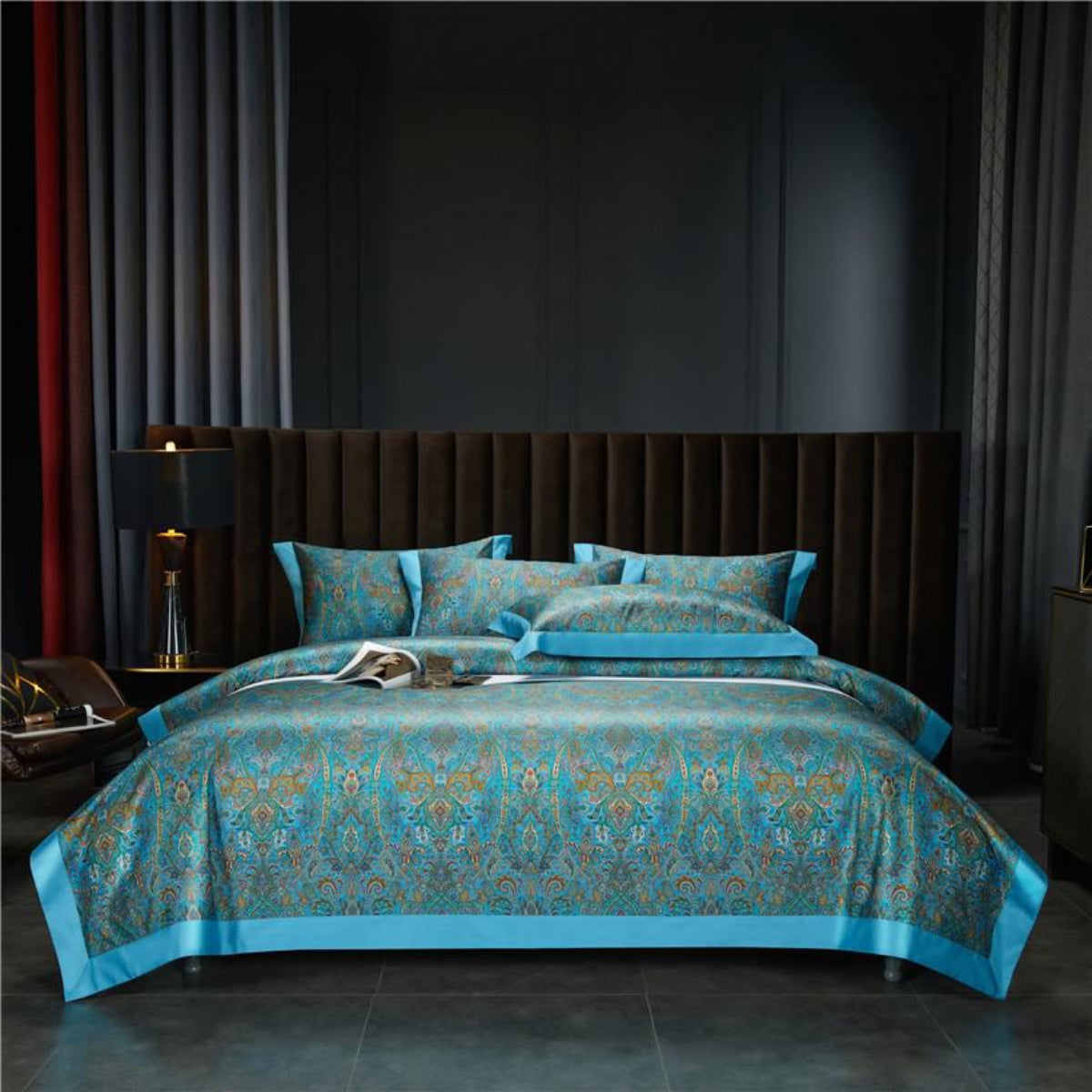  Luxury turquoise flat sheet with patterned pillows — Elegant Egyptian cotton bedding in golden paisley design, perfect for vintage bedrooms and classic interiors.