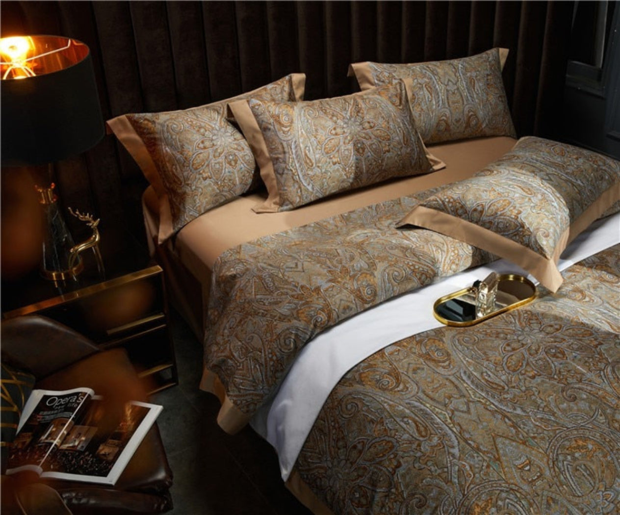 Vintage Pattern Duvet Cover Set – 4-Piece Jacquard Bedding on Beige Flat Sheet