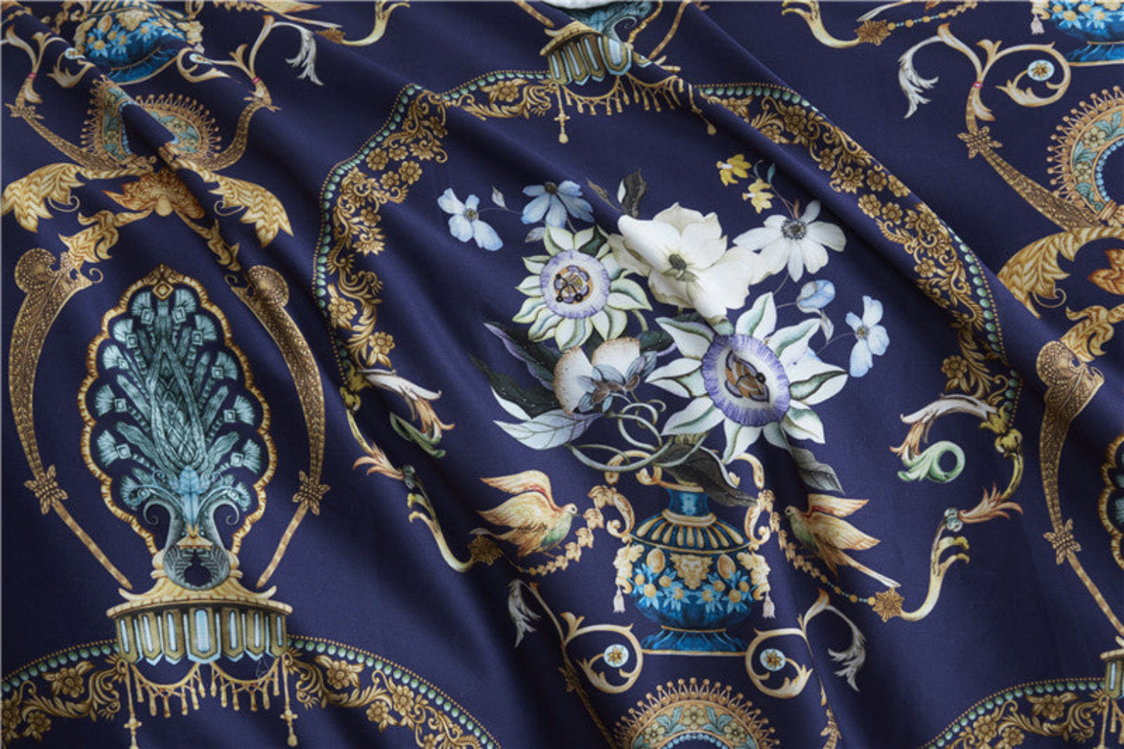Close-up of intricate floral medallion design on navy Egyptian cotton duvet – baroque elegance in detail | LINKORI Doquar