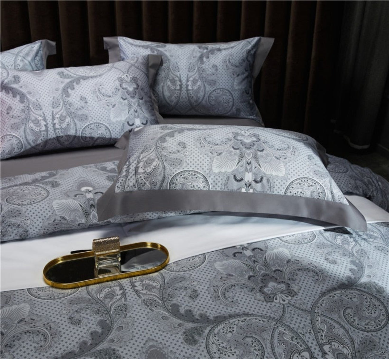 Detailed floral pattern on grey duvet cover with matching pillows – elegant texture on 100% Egyptian cotton | LINKORI, close-up design shot