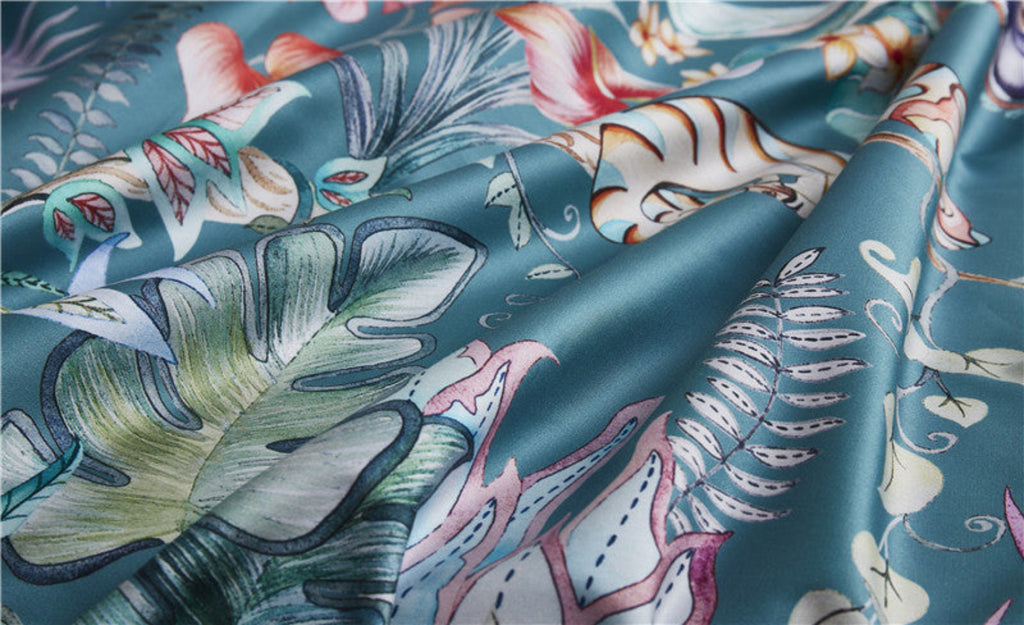 Detailed close-up of tropical botanical and animal design on Egyptian cotton duvet cover – monkeys, coral, and lush foliage | LINKORI Blumer