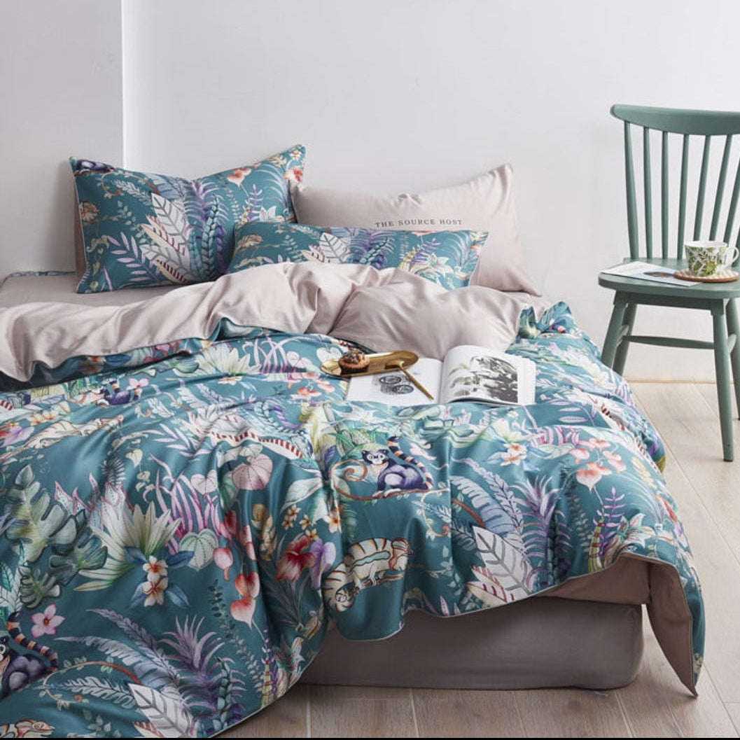 Tropical jungle print duvet cover with coral and animal motifs in a teal and beige 4-piece Egyptian cotton bedding set | LINKORI Blumer