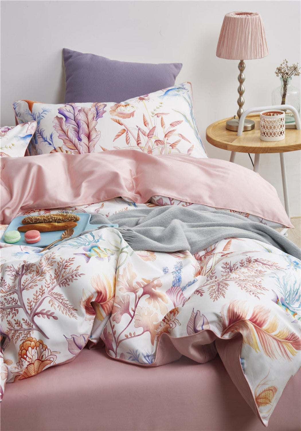 Close-up of full set with visible blush pink flat sheet – LINKORI Pinklavel floral design with modern layering