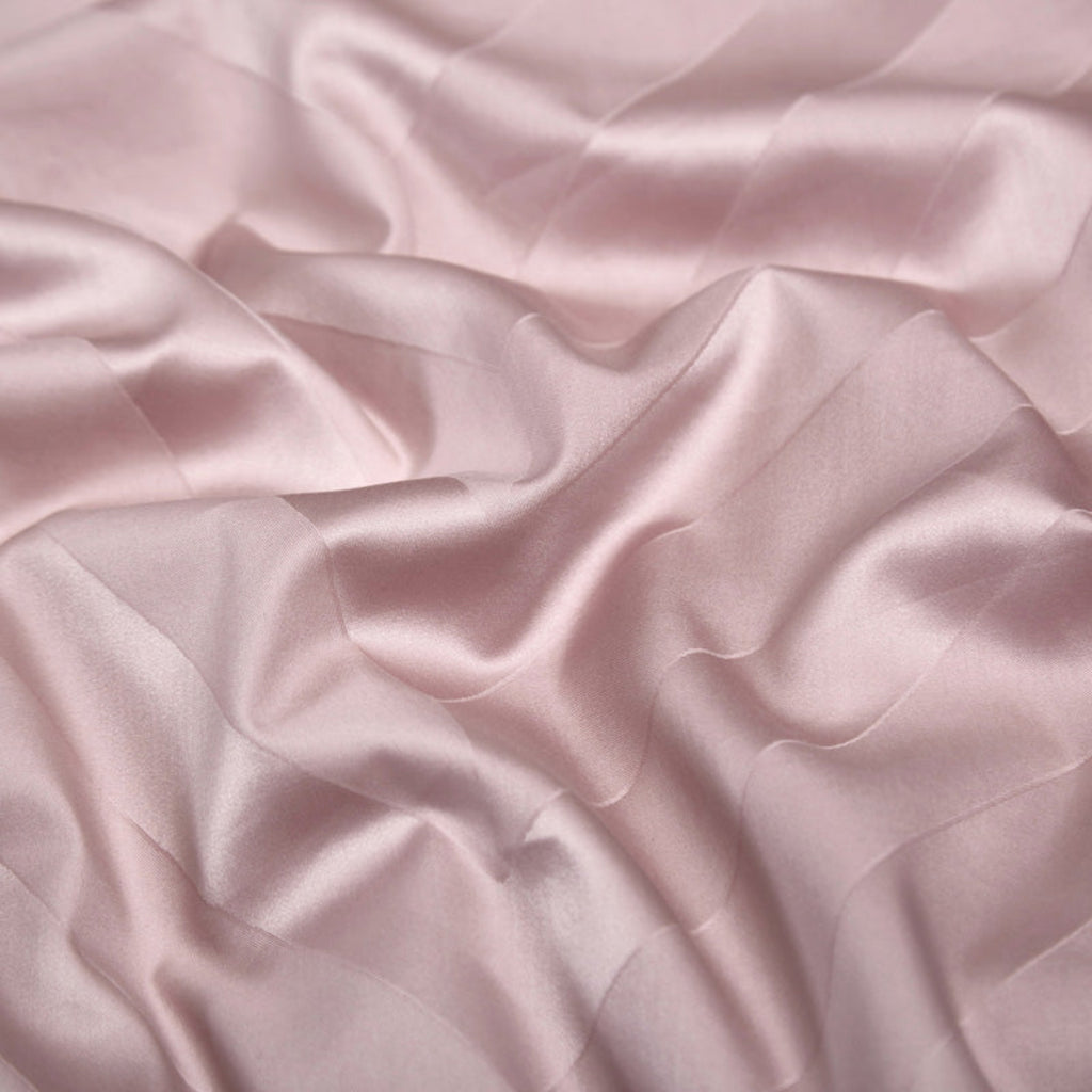 Mauve Satin Cotton with 800 Thread Count – Luxury Duvet Cover Texture Close-Up