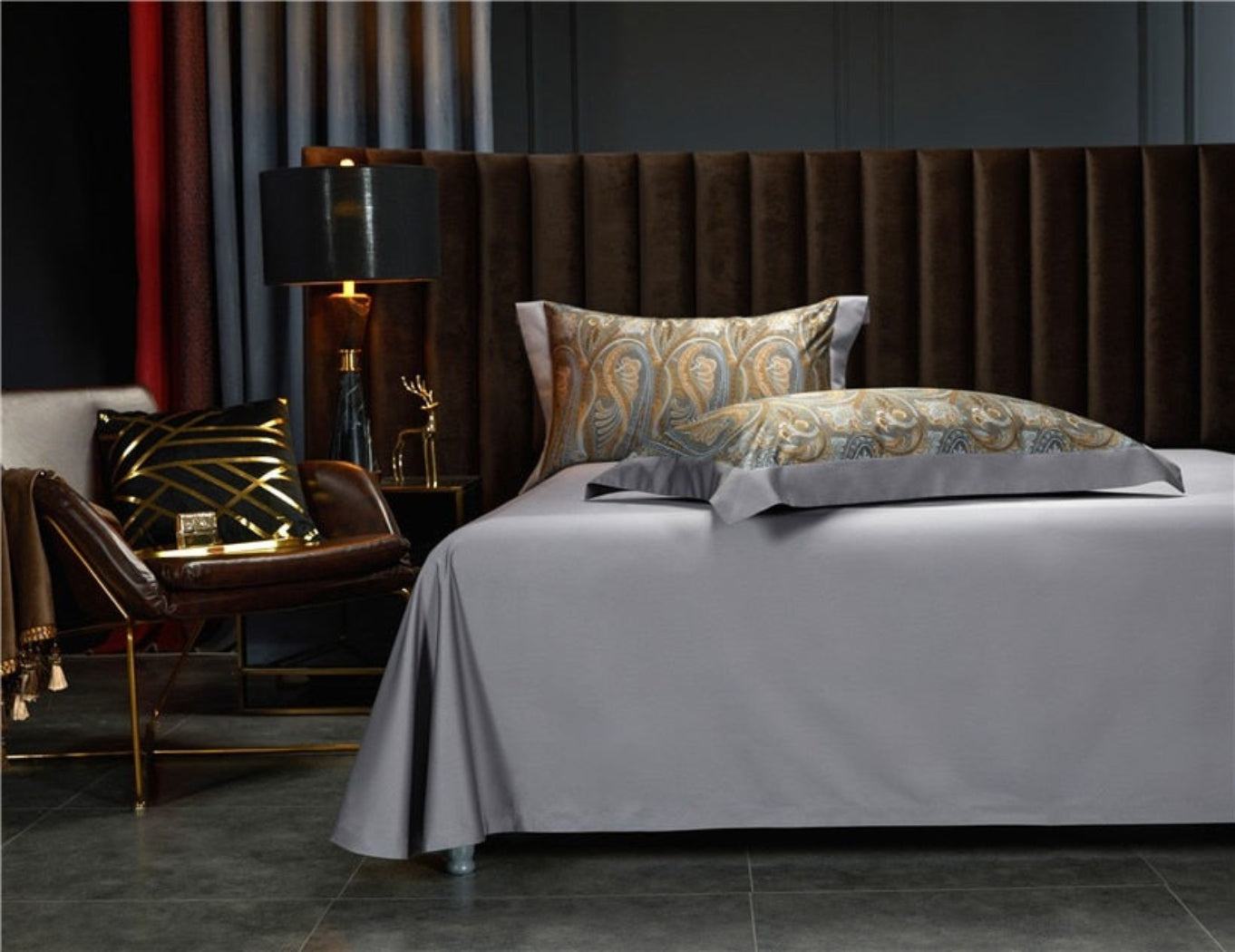 Grey flat sheet and baroque jacquard duvet cover texture – soft 1000-thread count Egyptian cotton fabric in elegant vintage finish | LINKORI, fabric texture view