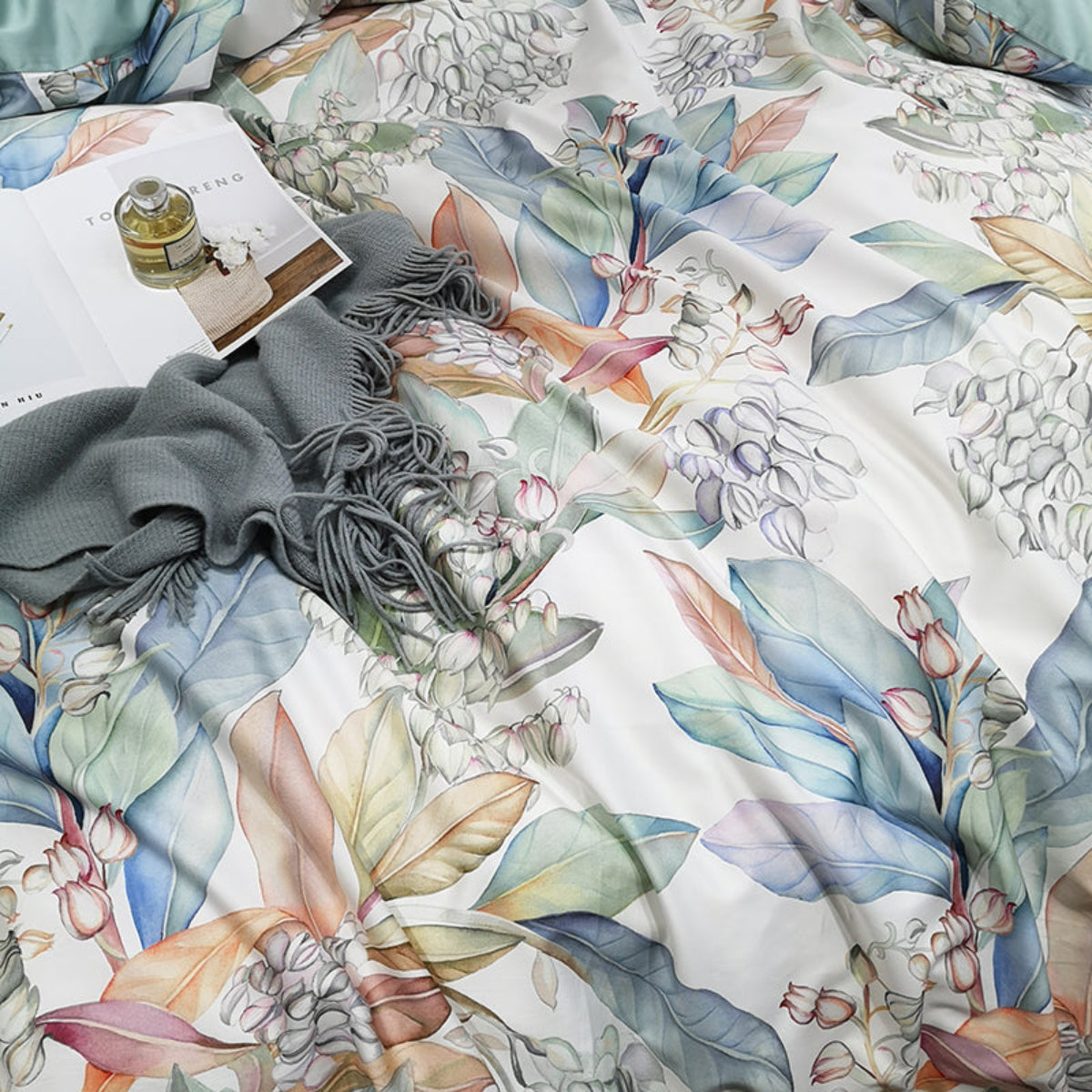 Close-up of botanical floral pattern on Mintera duvet cover – pastel leaves and watercolor-inspired design