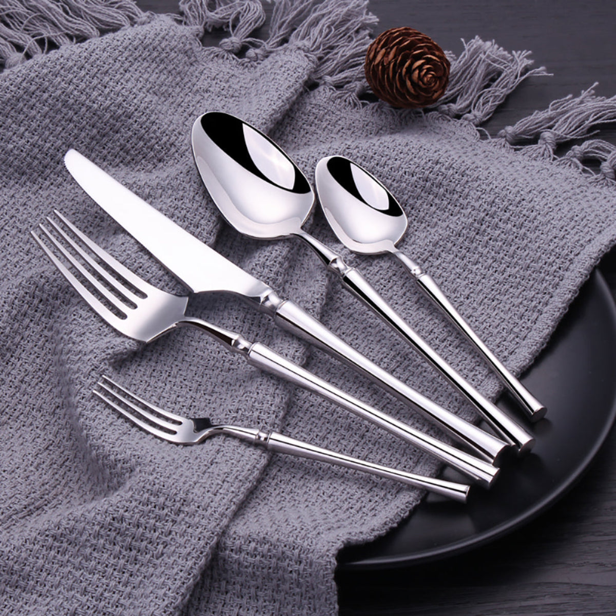 Premium silver cutlery arranged on plate and napkin — Lilla Silver Shining 5-piece place setting (dinner knife, dinner fork, dinner spoon, salad/dessert fork, teaspoon), mirror-polished 304/420 stainless steel for modern dining | LINKORI